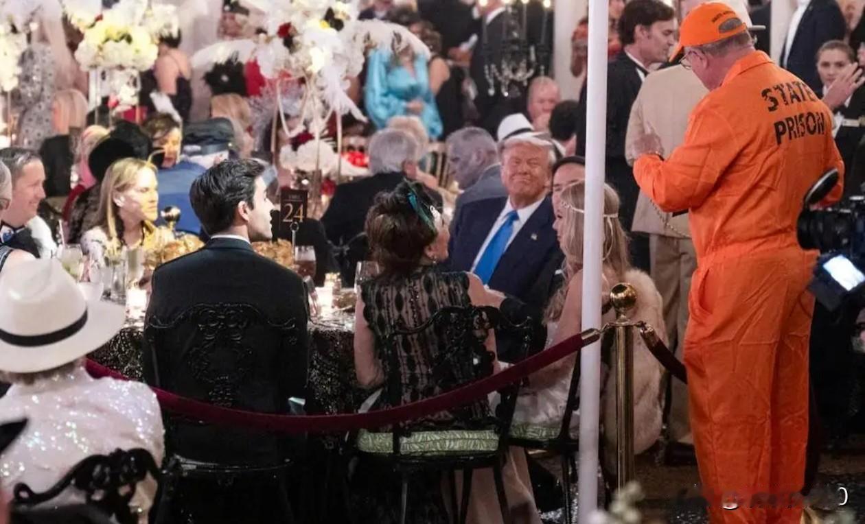 白宫停摆破纪录，总统庄园夜夜笙歌！4200万人断粮危机下的荒诞美国🏛️深夜