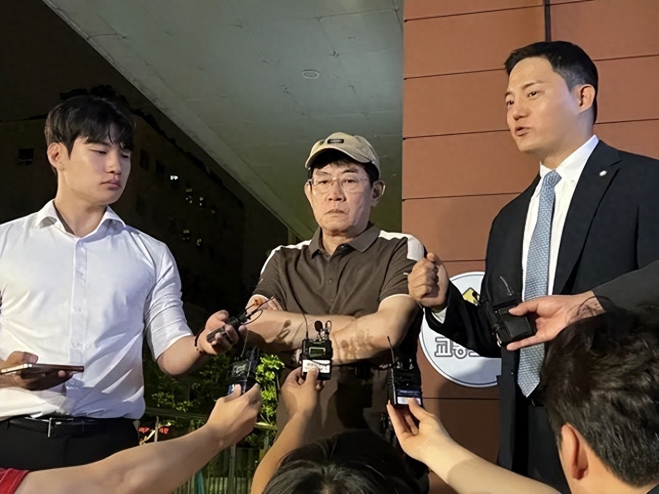 有“韩国综艺教父”之称的男艺人李敬揆被立案