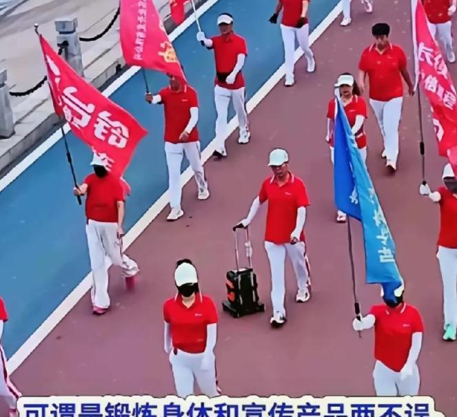 一觉醒来天塌了！暴走团拦停消防车，幕后金主被扒竟是这家车企！消防车拉着警笛赶着