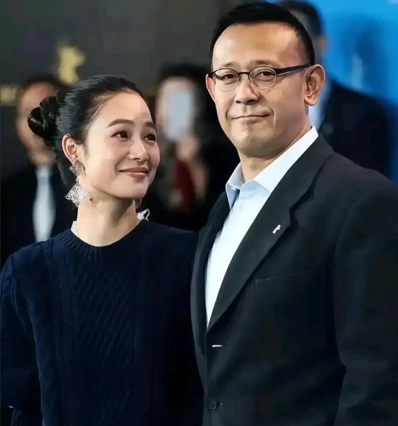 姜文现在也就剩下嘴硬了。最近某报对他进行了独家专访。在访问里，他丝毫没把电影《你