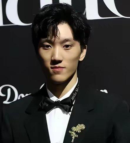 张艺谋儿子拍电影了，我不意外。范丞丞和赵今麦出演，我也不意外。但有一点我怎么都没