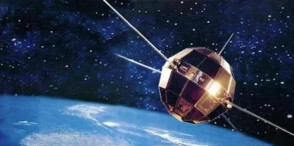 为什么东方红一号至今都没有坠入大气层？很简单，因为当初把东方红一号发射出去的时候