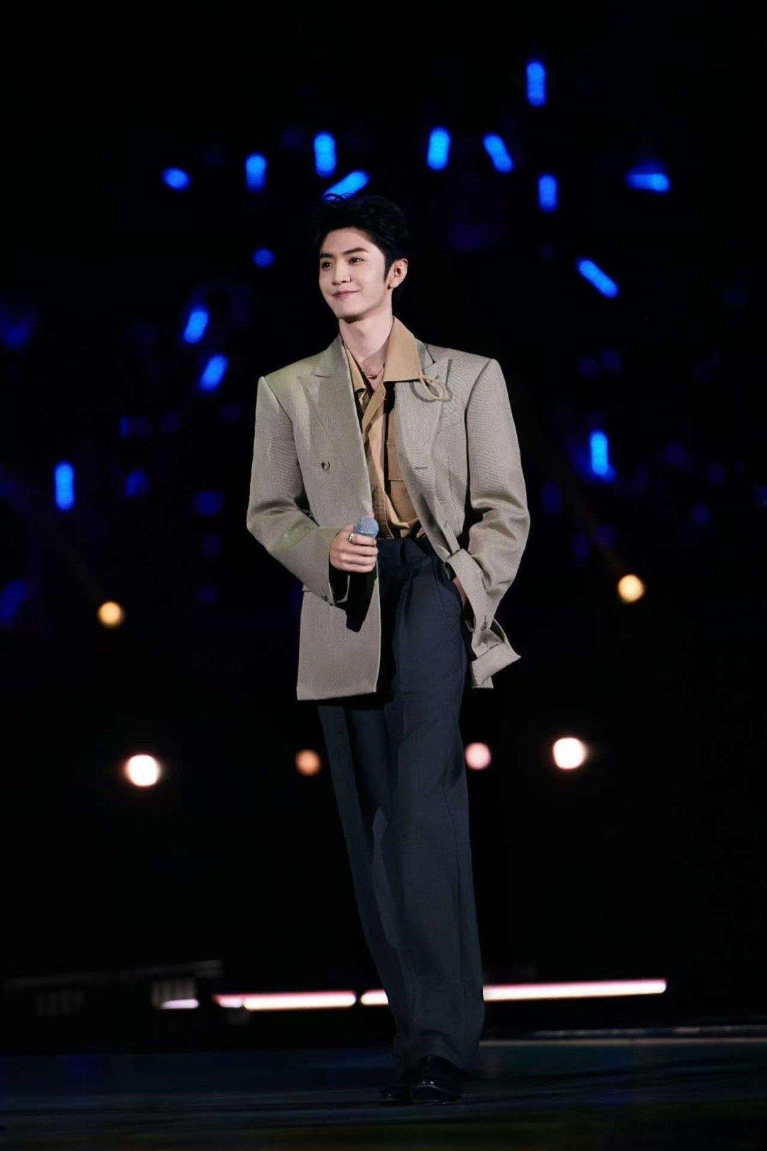 陈哲远带钢钉打满全年工为角色拼尽全力，把最好的状态留给镜头和观众。这份属于演员