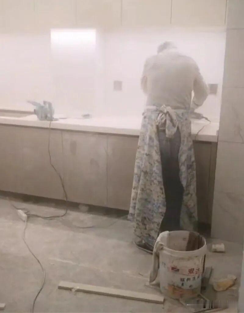 “离了大谱！”云南昆明，男子工作中吸入大量粉尘导致尘肺3期，想申请职业病诊断，却