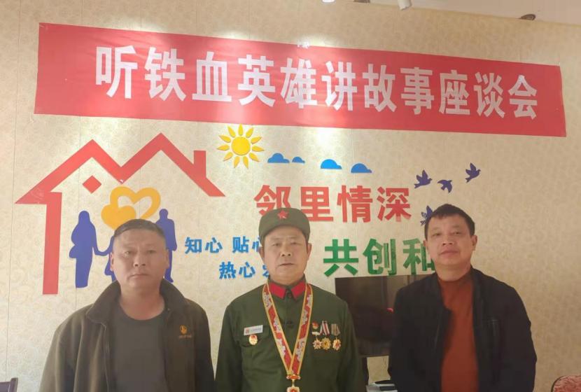 1985年，为了牺牲的战友遗体不被践踏，为了受伤的战友不成为俘虏，他只身坚守阵地