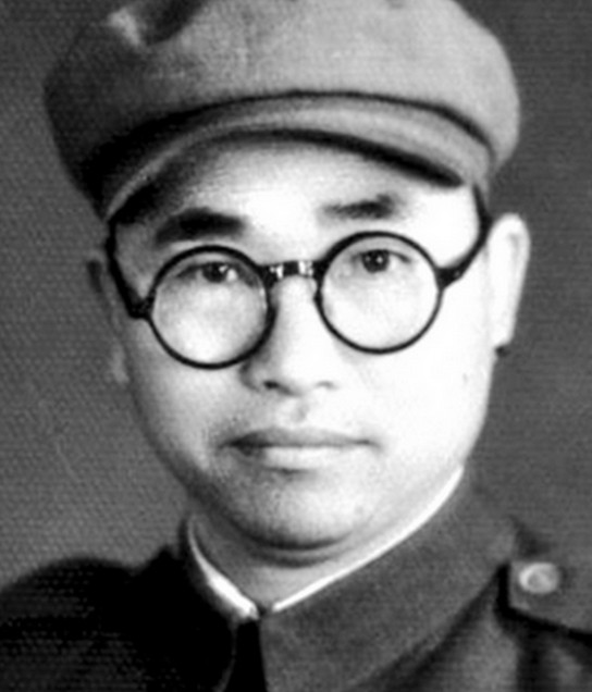 1942年，聂帅正准备开会，外面突然传来一声枪响，他以为有敌人偷袭，出去一看才发