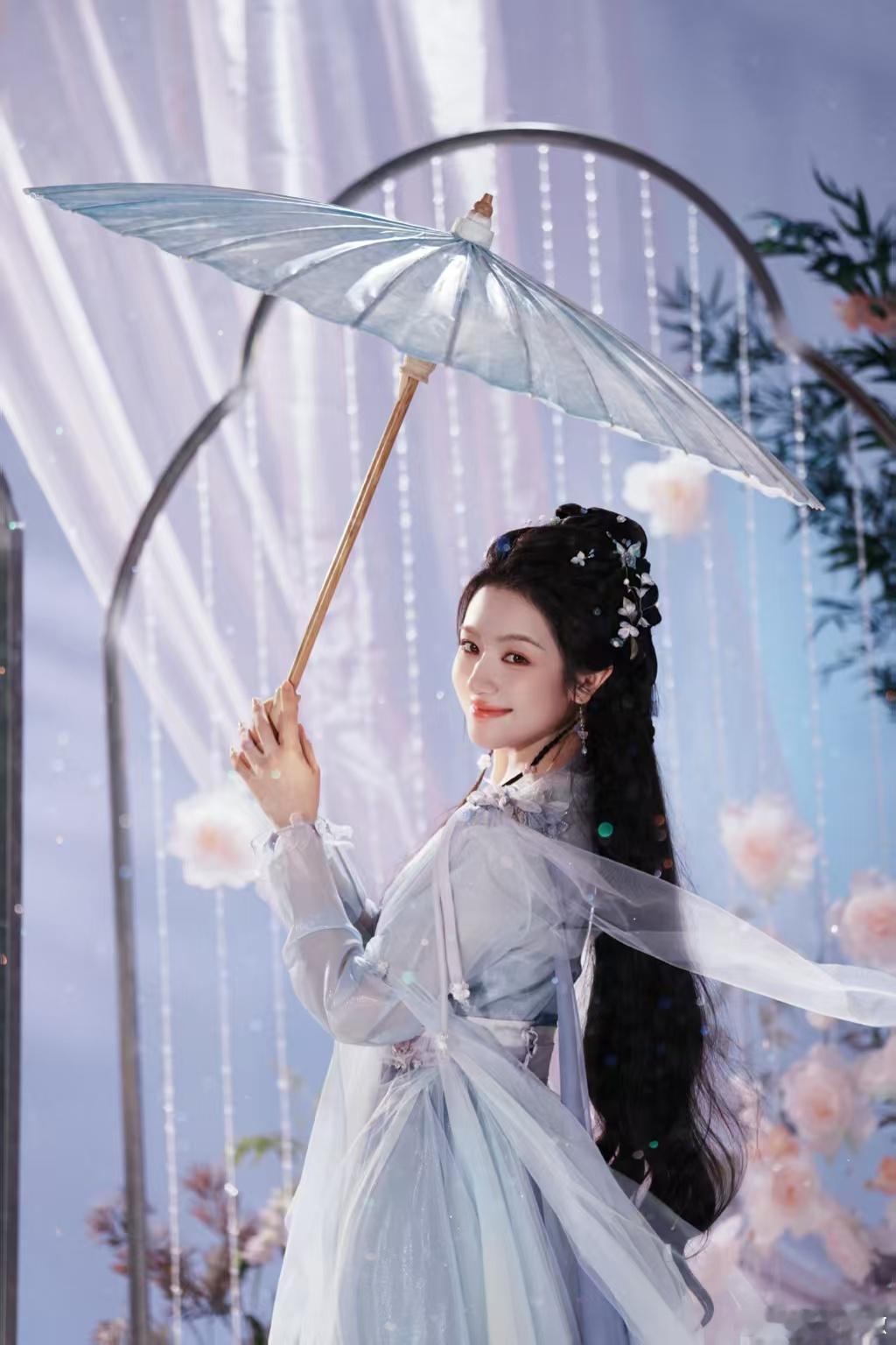李兰迪游戏建模脸李兰迪千夜奇谭官宣海报这张游戏建模脸真的是360度没有死角。李