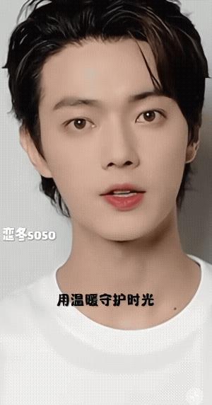 新xuan的许凯哟！感觉是怼脸拍，成了大头娃娃许凯了，脸水润水润的，也许是发型的