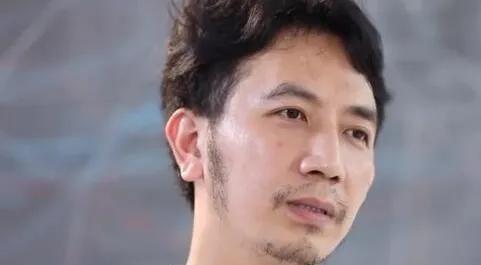 林生斌让母亲接孩子，母亲却因打麻将耽误了。2021年，林生斌与小贞娘家关