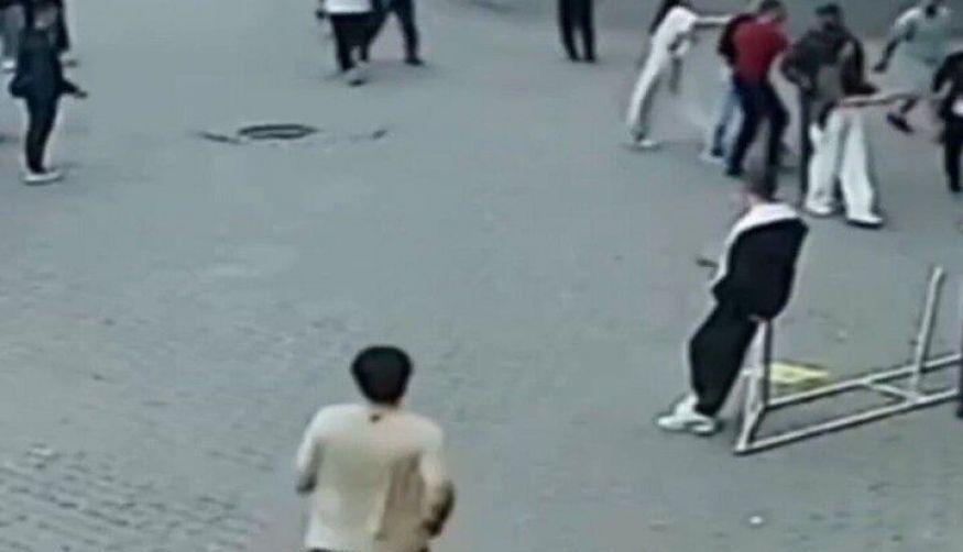 据俄媒报道，8月18日，叶罗舍维奇遭到一伙移民围攻，袭击者手段凶狠，不仅用脚猛踢