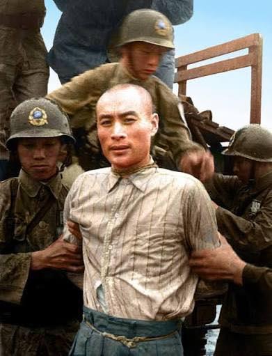 1949年台北马场町刑场，33岁的聂曦剃着短寸发，眉骨高耸，眼神像淬火的刀锋。他