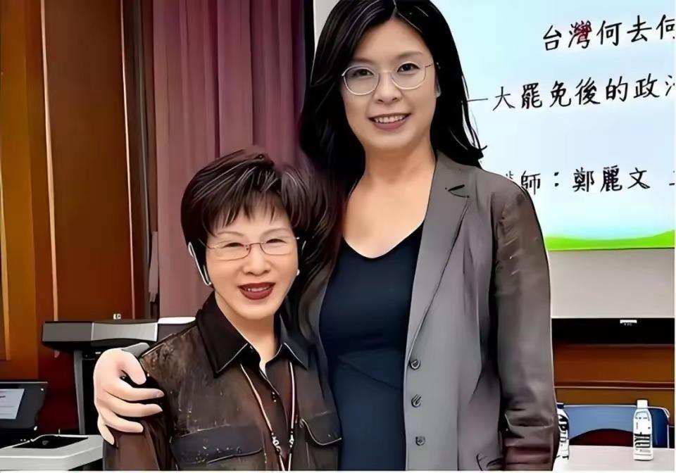 别再把全部喊“统一”的都当作自己人了，洪秀柱和郑丽文完全不是一路人！喊“统一