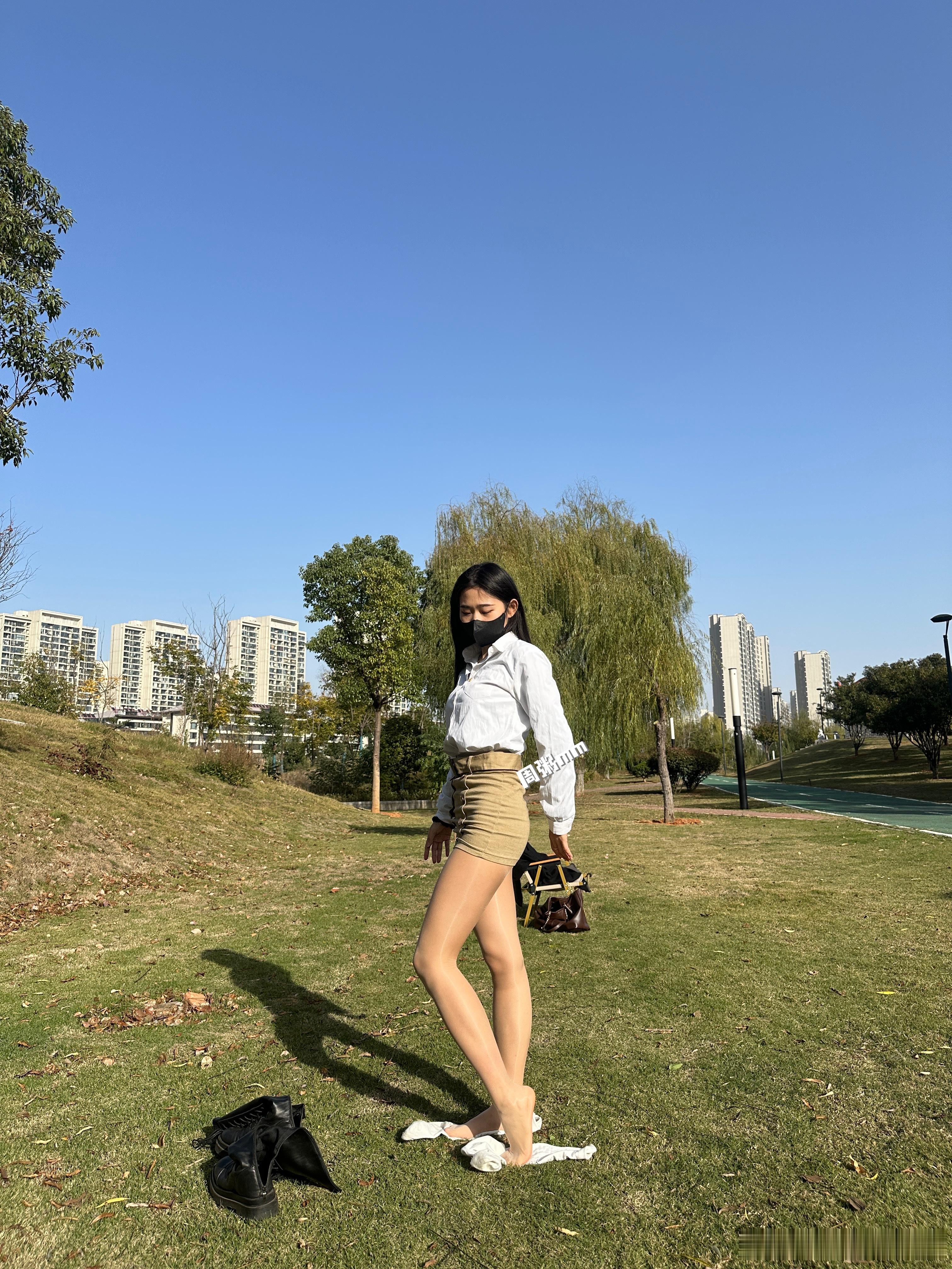 拍个照袜子脏一双丢掉了