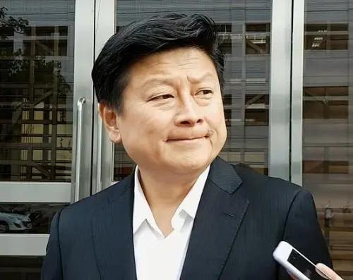 傅琨萁在这次国民党党主席的选举中表现得最为稳健与灵活,也可以说傅琨萁成了郑丽文最