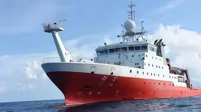 美舰又闯台湾海峡送军火，这次中国海警直接拿执法船把路封了。去年十二月那批“海马斯
