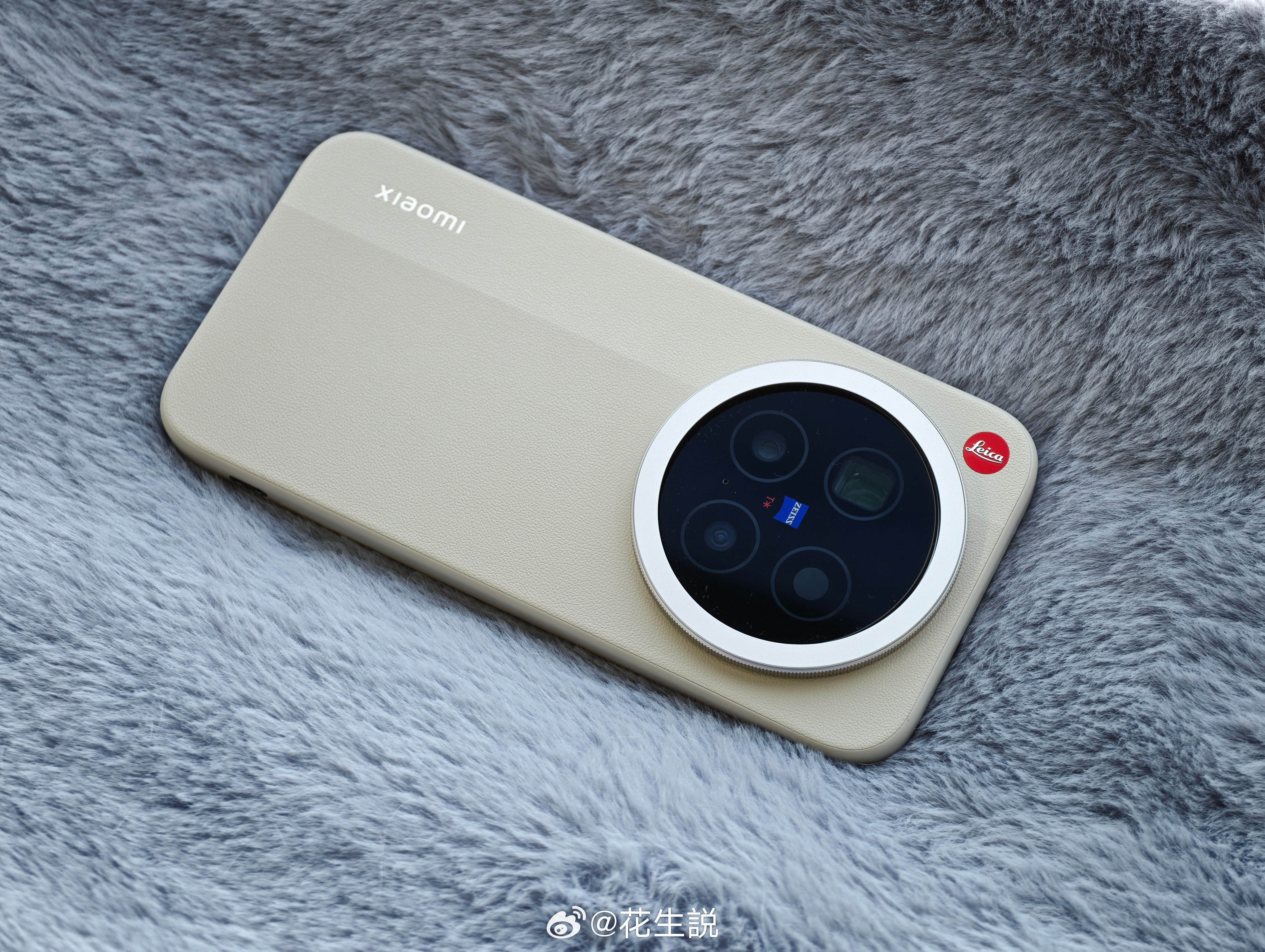 是不是哪里有点不对其实是把X300Pro套进小米17Ultra徕卡版的手机壳