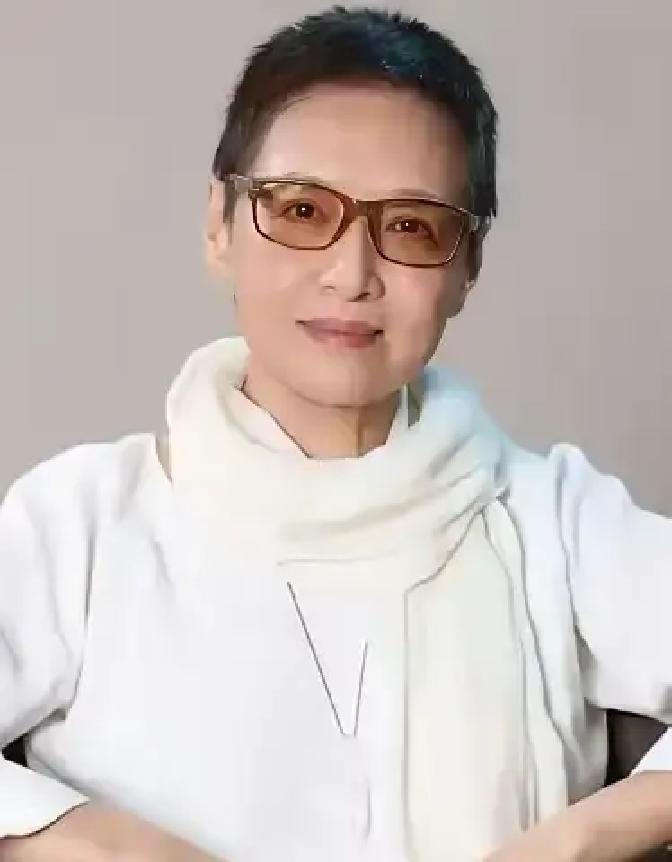 胡因梦在收到83岁前夫李敖罹患急性脑瘤求见一面的传话时，想了一晚上，直接回绝
