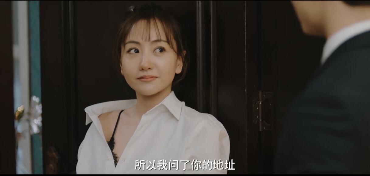 沙海幕后花絮杨蓉穿一件白衬衫撩张铭恩拍摄现场却冷成狗