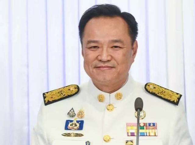 泰国政坛这次可是彻底变天了！泰国国王正式点头，批准了总理阿努廷塞出的新内阁名单。