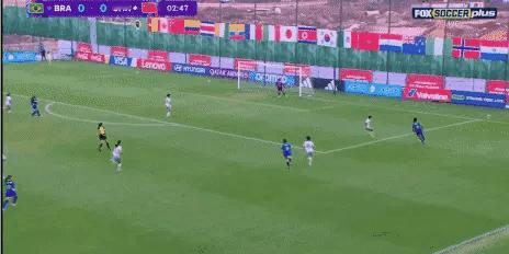 U17巴西女足3比0中国女足U17在北京时间10月28日深夜开始进行的U17女足