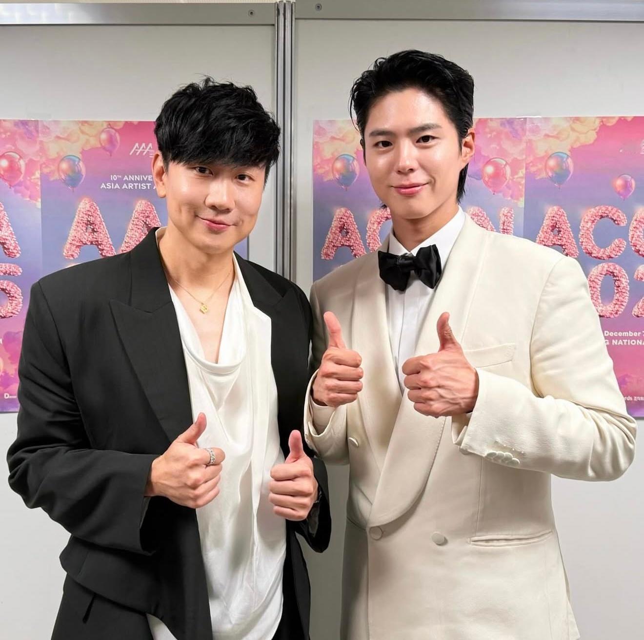 哇塞林俊杰发了和朴宝剑的合照！不愧邻座热聊了哈哈哈哈哈哈林俊杰晒与朴宝剑合照林