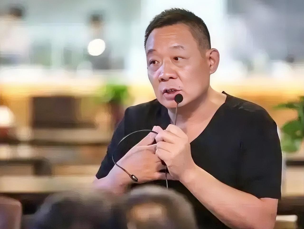 涨租2000万那天，于东来没还价。房东以为他至少会哭穷、会拖、会求情。都没有。第