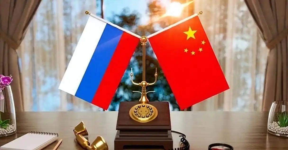 俄罗斯的死穴只有一个，就是中国，一旦中国稳固，俄罗斯的实力就难以被彻底击败。俄乌