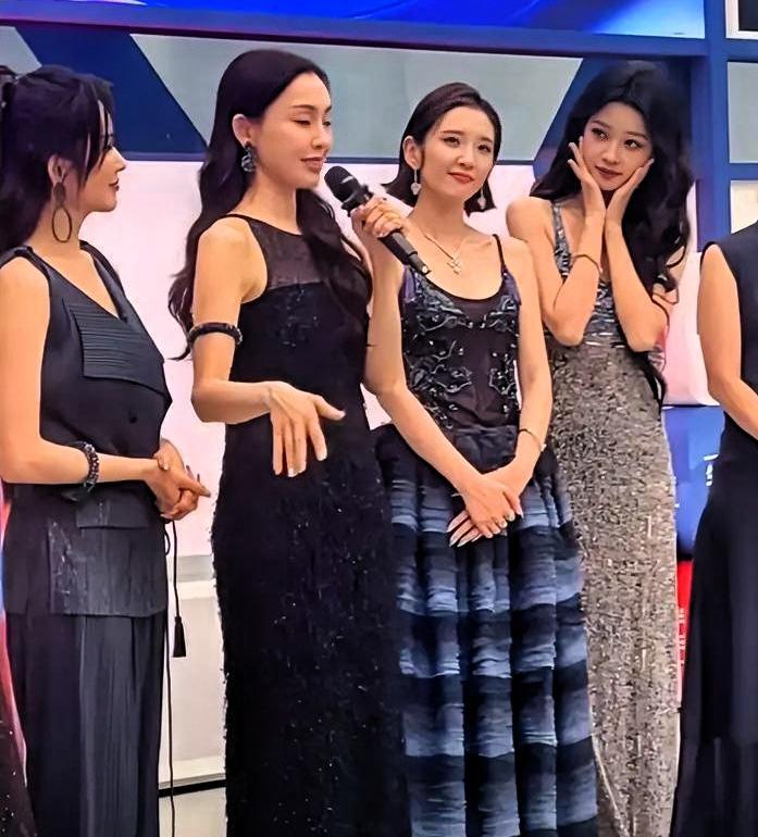 曾沛慈拿了总冠军，陈瑶第14名，没成团。一个在台上哭，一个在台下笑，这场总决赛，
