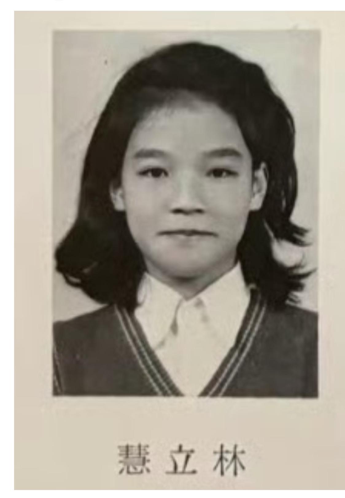 舒淇小时候的照片，相貌平平无奇，哪有半点美人胚的样子啊，甚至被说像宋小宝。一直