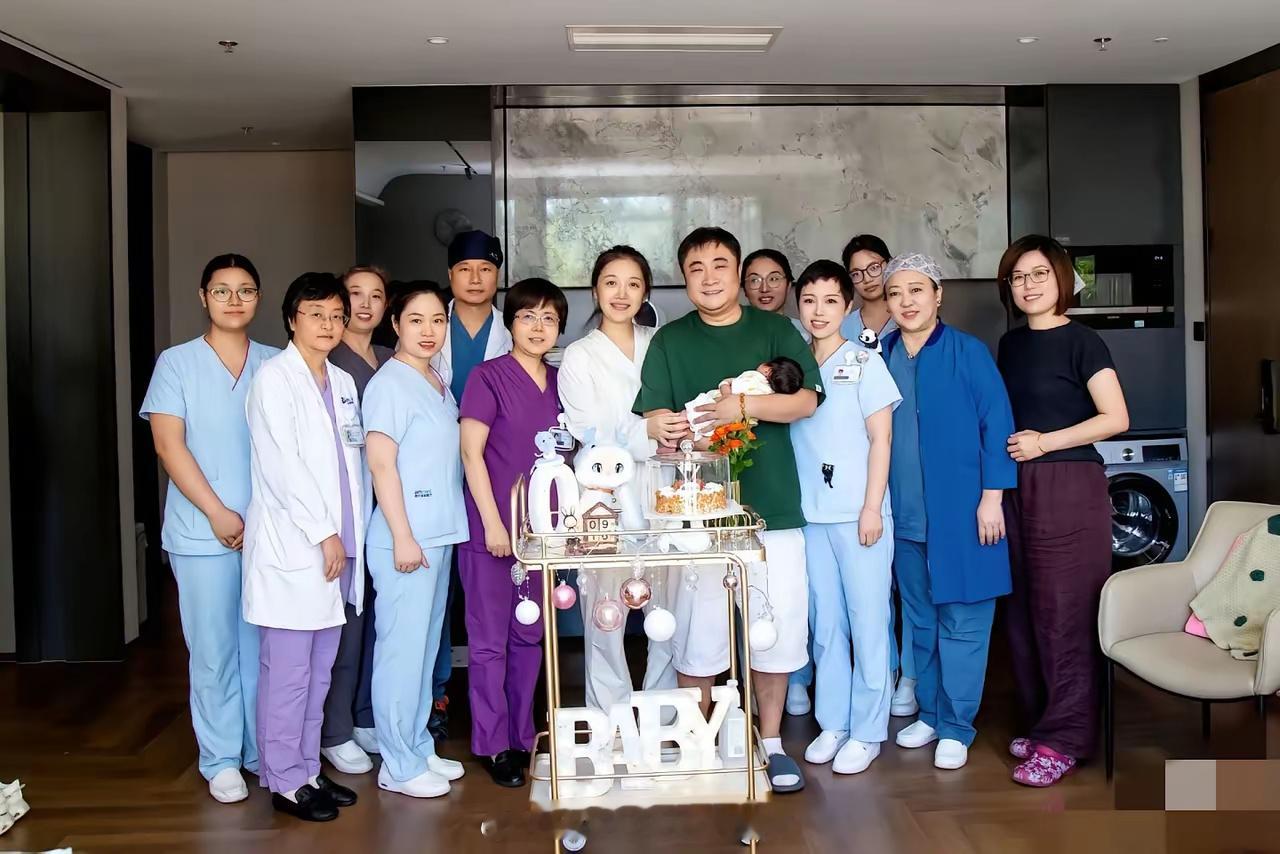 演员乔杉分享自己三胎得子，妻子配文“往后请好好照顾自己，辛苦啦男子汉！三孩子和爸