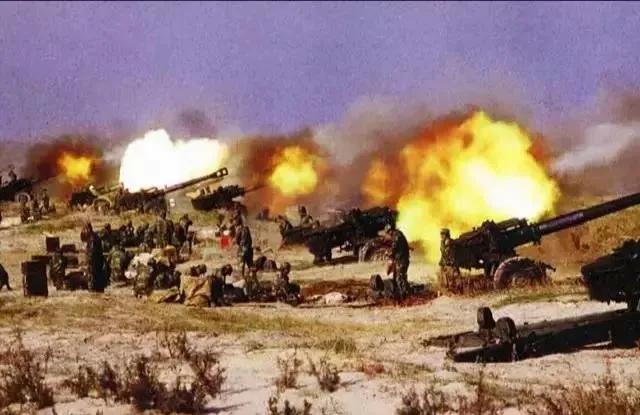 1958年夏天，台海局势紧张得让人喘不过气。蒋介石那边在金门岛上折腾得欢，又是