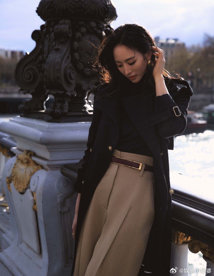 张钧甯美到巴黎了张钧甯真是长在我的审美上了，谁懂啊，举手投足仿佛都在散发着魅力