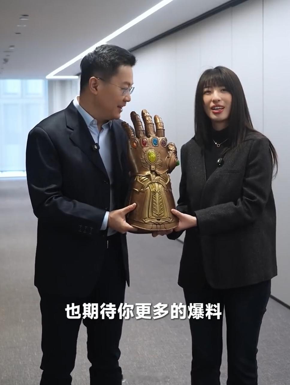 REDMITurbo5系列发布会主讲人是老魏，卢总最后还给老魏送个了灭霸拳