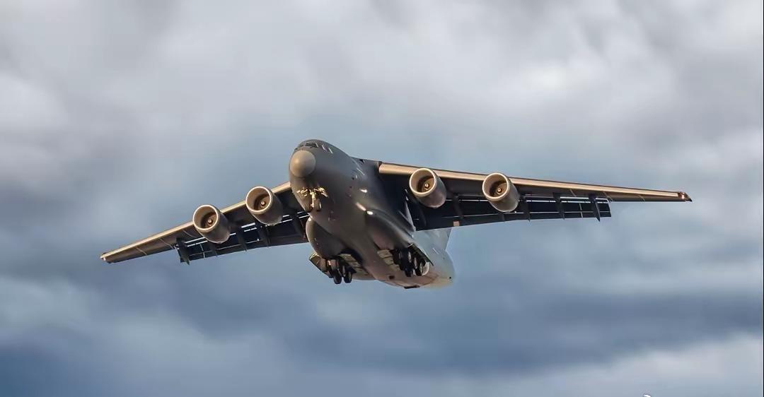 运-20B，就是帅。装备四台“大酒桶”新型大涵道涡扇发动机的运-20加上可低视