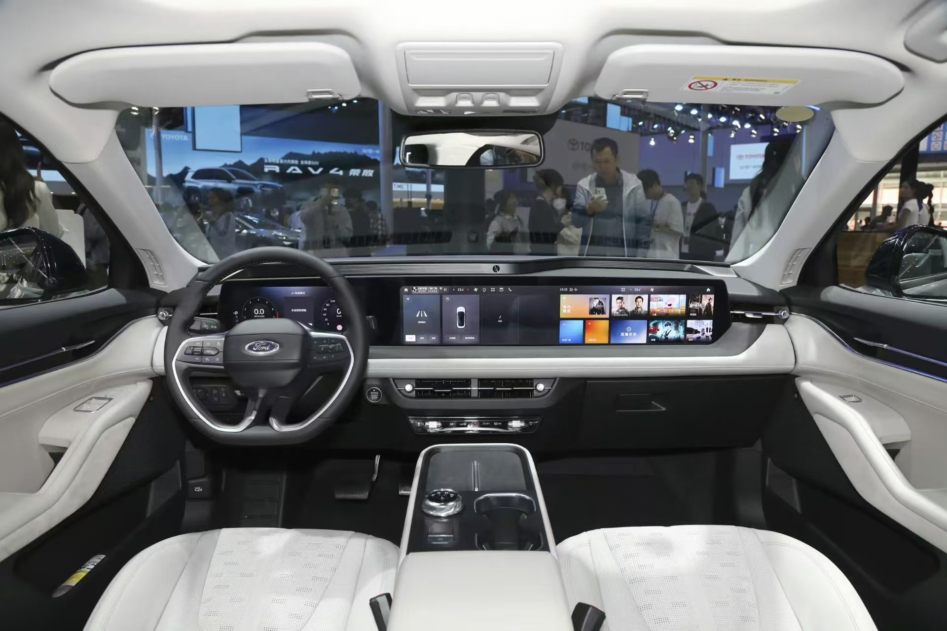 长安福特新款蒙迪欧的车机全系都是8155，内饰如图，大家觉得这个油车内饰质感放在