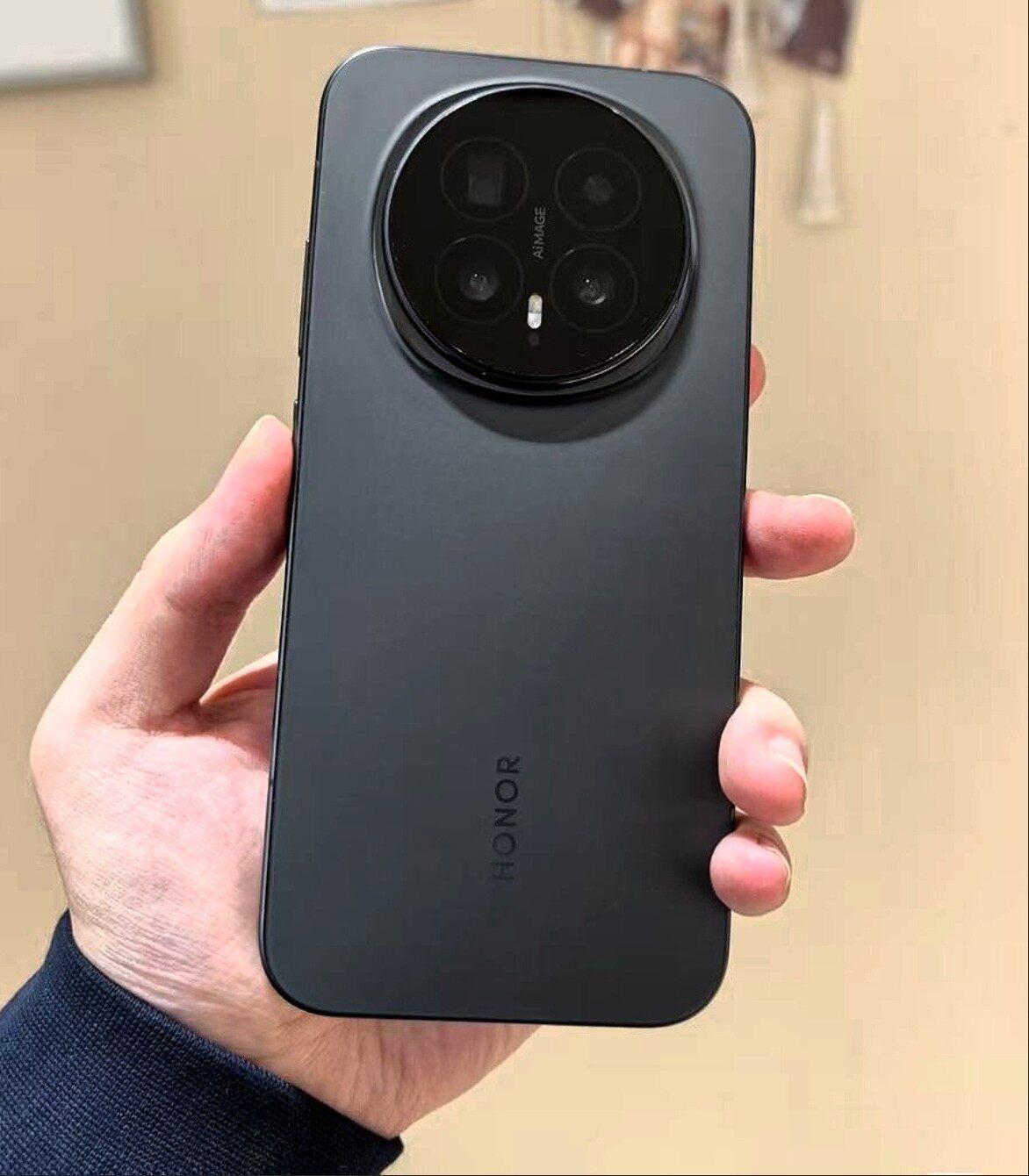 谁懂啊家人们！修手机的老板果然才是最懂行的人。陪朋友去换电池，老板看了眼我