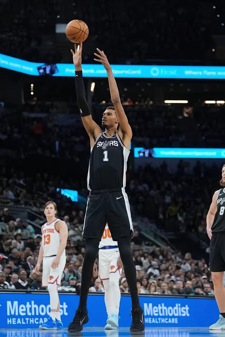 ✨文班亚马腿太细了✨🐼文班亚马的弱点多么明显啊！他的腿太细了，下盘不稳。