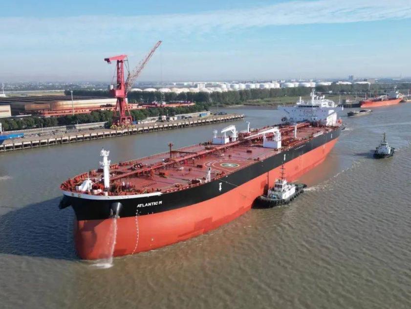 75次求救信号！那艘油轮的求救信号，响了七十五次。拉着给我们的油