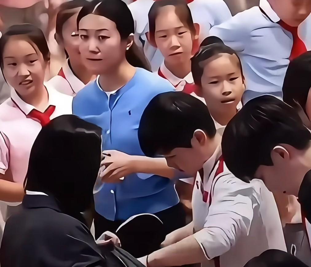 就说怎么一直刷到莎莎被这个包啊……原来又发生让w粉破防的事啊，两人共用一个包啊