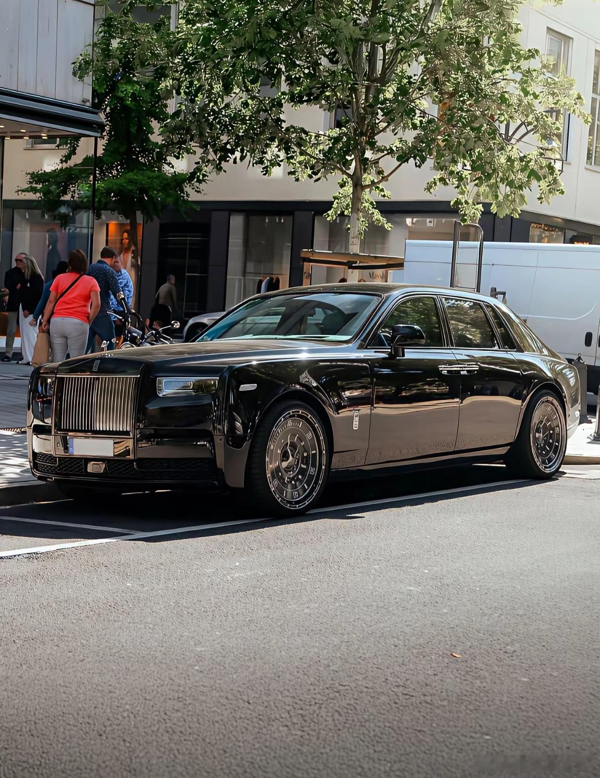 为什么世界时钟钟表展示都是10点10分？连劳斯莱斯的轮毂都是！