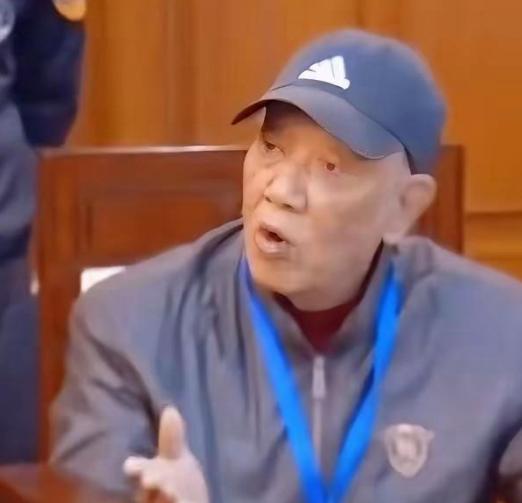 真的是白嫖上瘾了！2024年，上海，一名男子在女同事家里借住了十多年，等到儿子都
