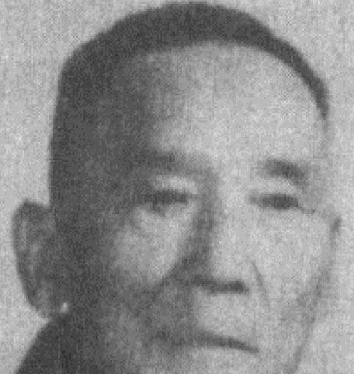 1950年11月，36军军长刘万春接到通知到北京参加会议，可是刚下车，就看到几名