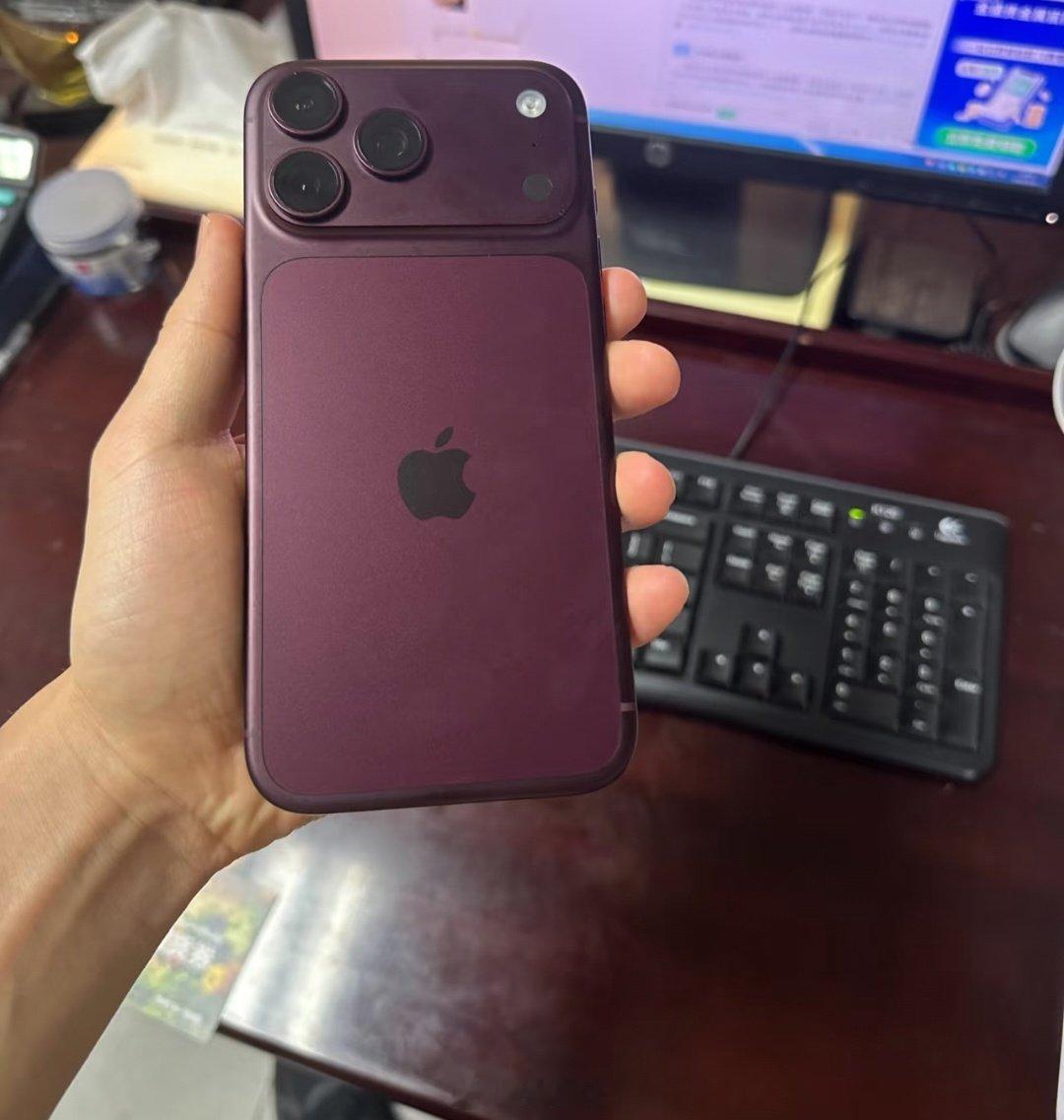 难怪觉得iPhone18Pro系列的勃艮第红老气，小时候都叫它猪肝红​