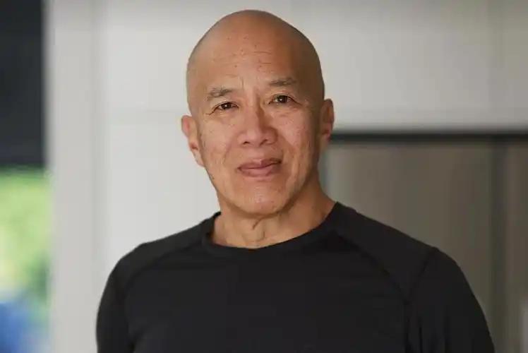 以前是中国人不惜重金去海外看病，现在反过来了！澳洲人民硬凑了10万澳元，包机把脑