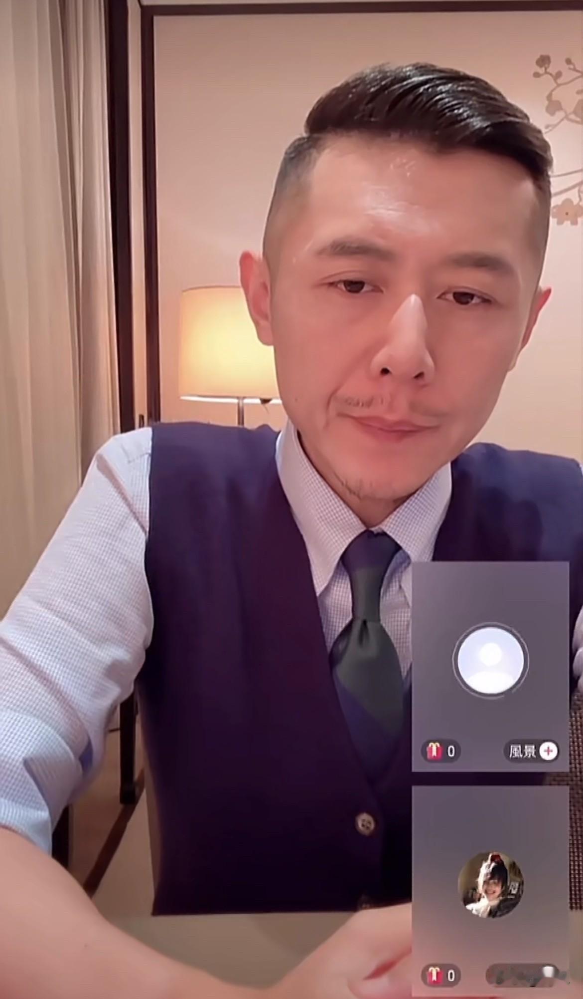 一位山东母亲在作家大冰的直播间连麦，希望他能支持自己“优秀”的儿子。她的话语里满