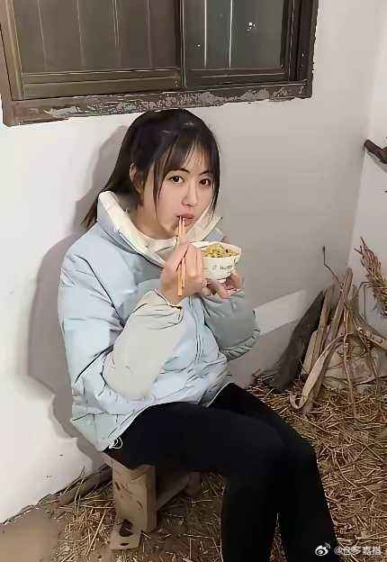 村里的村花依然单身​​​