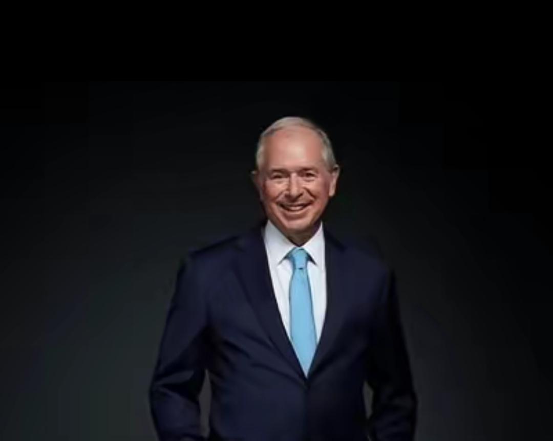 最近美国财长贝森特在采访里发火了，说如果中国不停稀土管制，就要赶走几十万中国留学