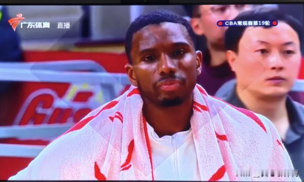 迪亚洛真的是神人[捂脸哭][捂脸哭][捂脸哭]1、迪亚洛自己的假摔，裁判没吹罚广东队