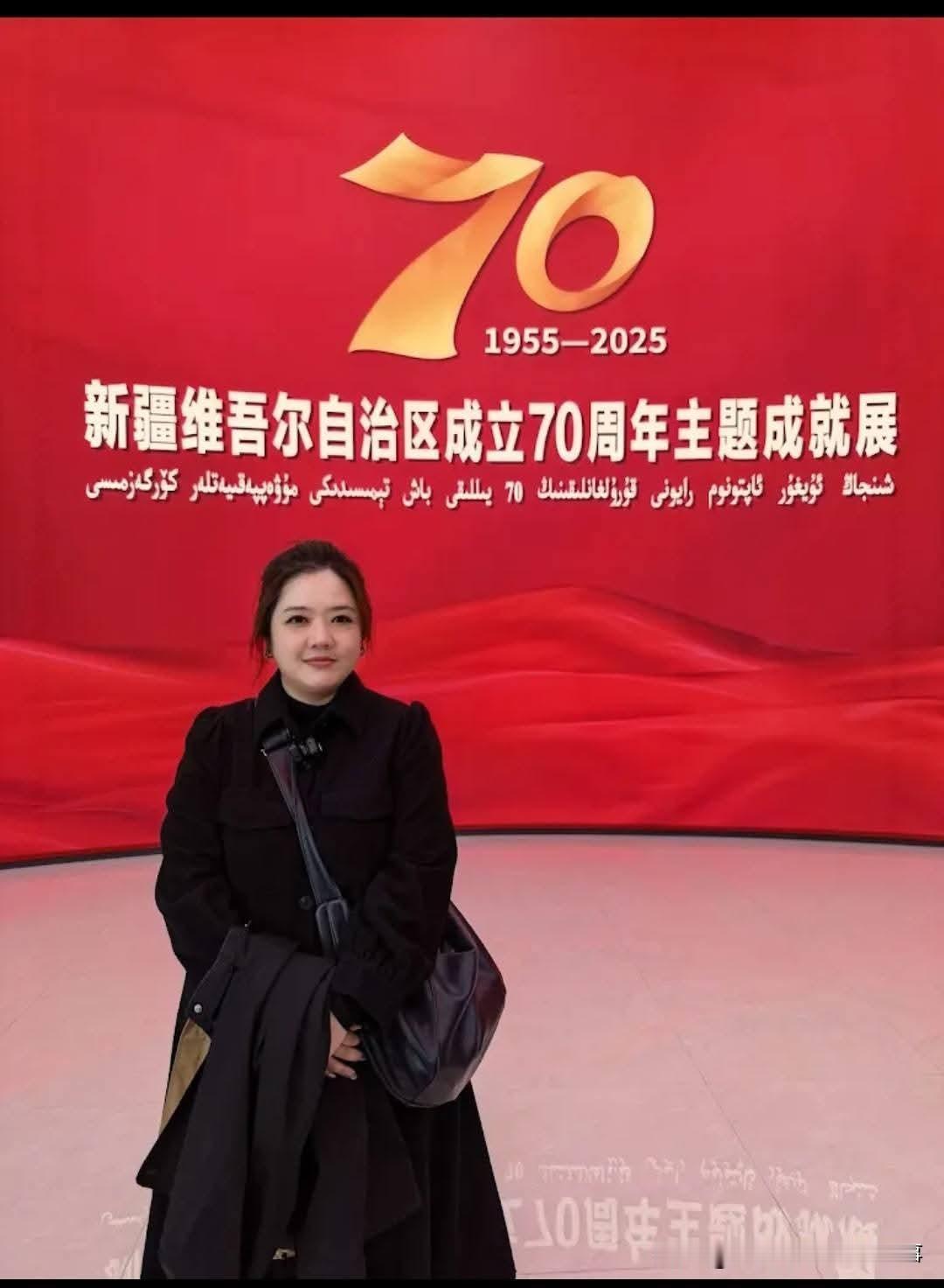 TVBS前主播翟翾参访大美新疆其实岛内电视台除了中天已经没有正常的了，TVBS