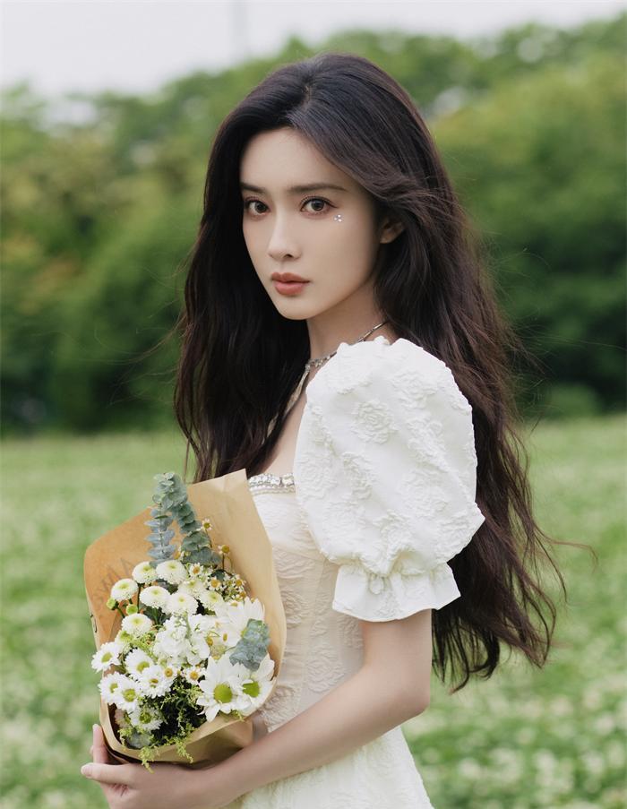 孟子义不演人设，人设自己长出来了。拍戏不喊累，综艺不装傻，奖拿得安静，热搜却自